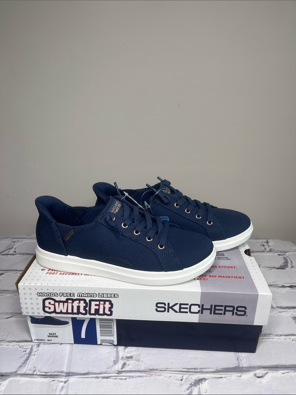 Skechers Navy and White Swift Fit Casual Sneakers